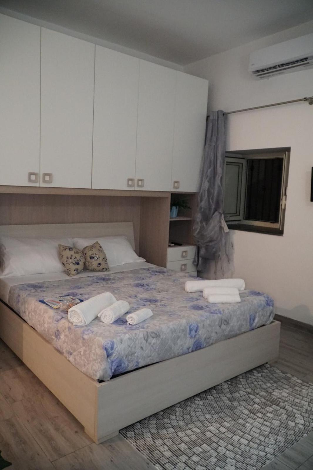 B&B Porta Garibaldi Catánia Kamer foto